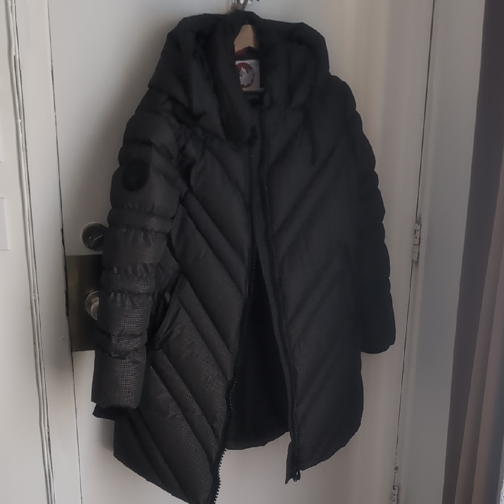 Elegant Black Puffer Coat